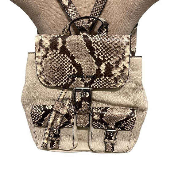 Michael Kors Susie Leather Women Backpack - Picture 3 of 5